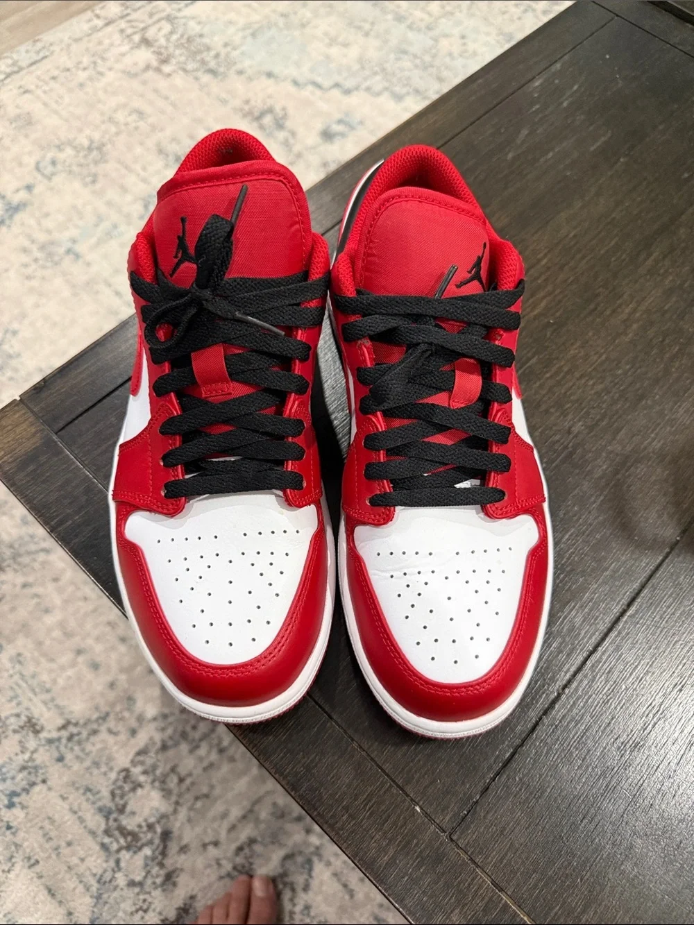 Jordan 1 Low Bulls - Men's Red, White & Black Low-Top Basketball Sneakers